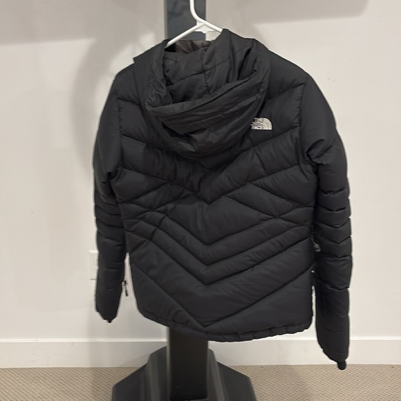 Women’s size small, hooded Northface, puffer in black - Picture 2 of 2